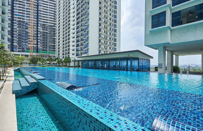 OYO Home 44002 Classic 2br Setia Alam Trefoil. - Photo 1