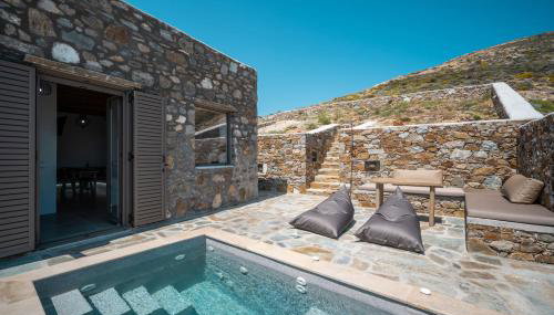 Petrias Pool House - Photo 2