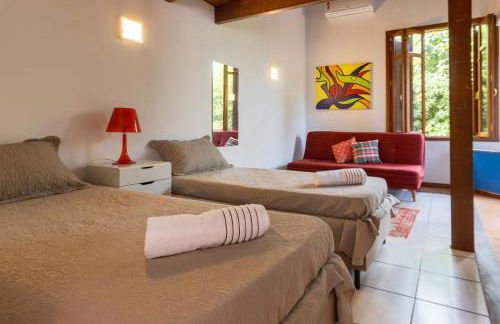 Casa espaçosa com piscina ampla e churrasqueira perto de São Paulo - Foto 44