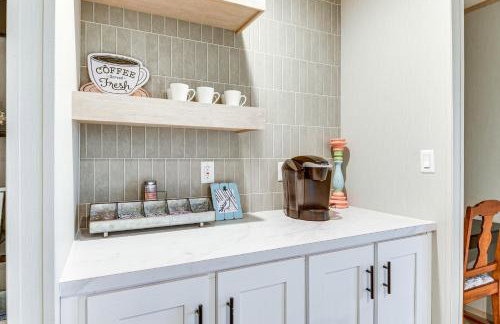 Hudson Oaks Country Creekside Home Hot Tub and Deck - Photo 10