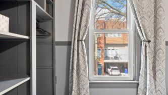 Luxe Suite with Pool Table, King Bed, 3 TVs, & Free Parking - Foto 5