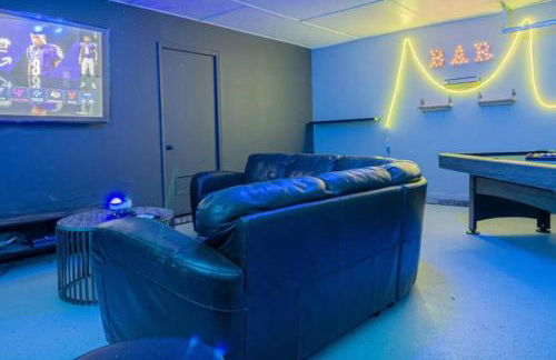 Ultimate Getaway with Pool and Games - Foto 29