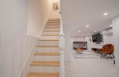 Stylish 2BD Brooklyn Retreat with Backyard & Basement - Foto 18