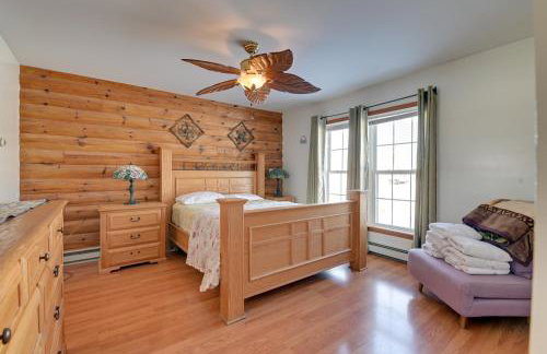 Steps From Lake George! 8-Acre Home with Dock Access - Foto 8