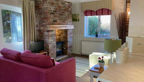 Sleepy Fox Cottage - Photo 3