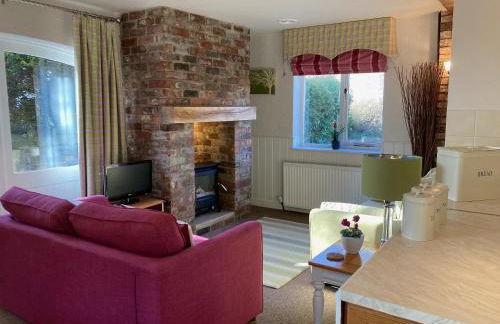 Sleepy Fox Cottage - Photo 3