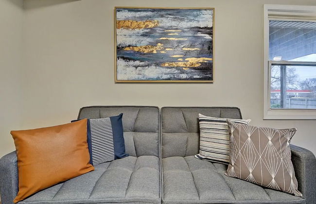 Spacious 6BR/3BA House w/ Parking! Sleeps 20! - Foto 47