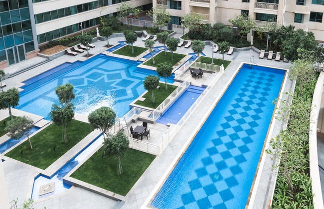 Maison Privee - Radiant Urban Retreat with Iconic Burj Khalifa Vws - Photo 23