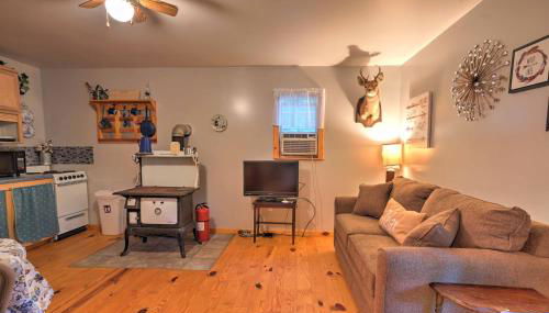 Rustic Briceville Cabin with Porch Tucked in Forest! - Foto 3