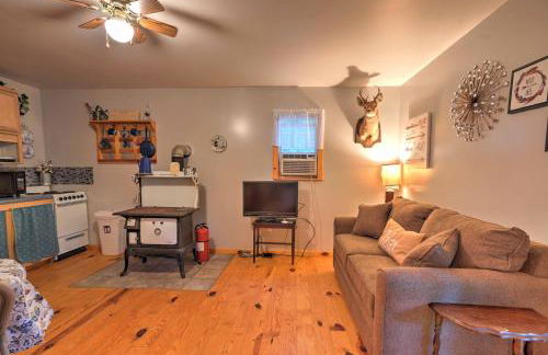 Rustic Briceville Cabin with Porch Tucked in Forest! - Foto 3