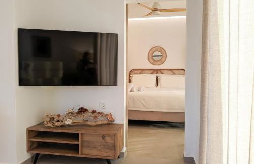 Aphrodite Luxury Suites, Private Heated Pool & Jacuzzi -Romantic Escape for Couples - Photo 27