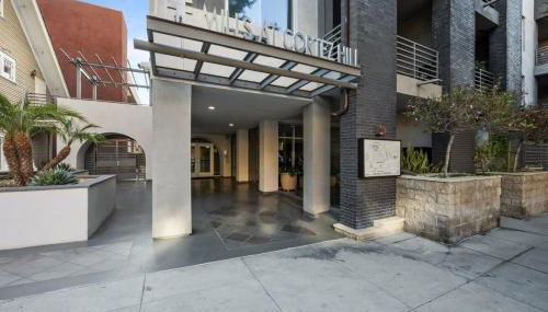 Central Downtown Huge Luxury Home - Photo 3