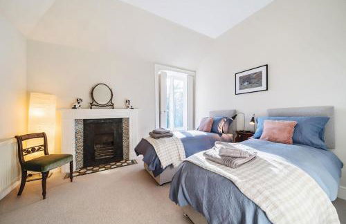 Artist's Studio - Photo 34