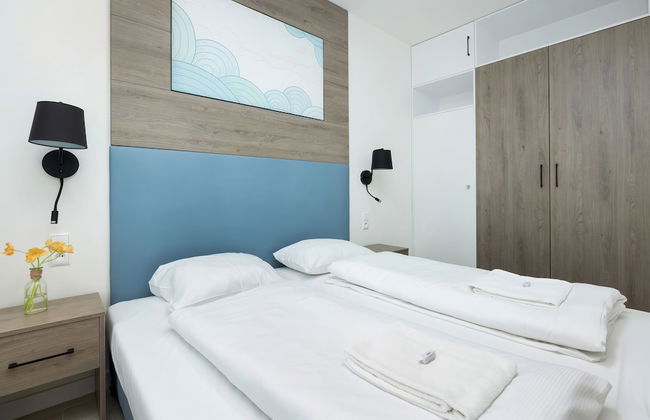 Aquamarina Onyx Apartments by Renters - Photo 8