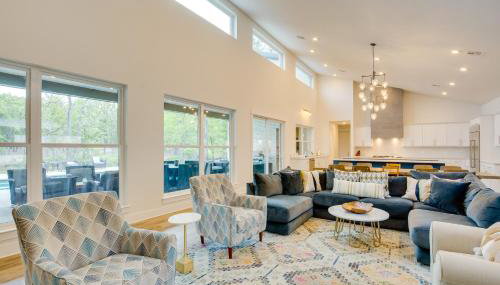 Relax Fireside! Waterfront Malakoff Home with Pool - Foto 5