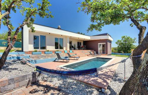 Villa mit privatem Pool nur wenige Minuten von den Stränden - Foto 1