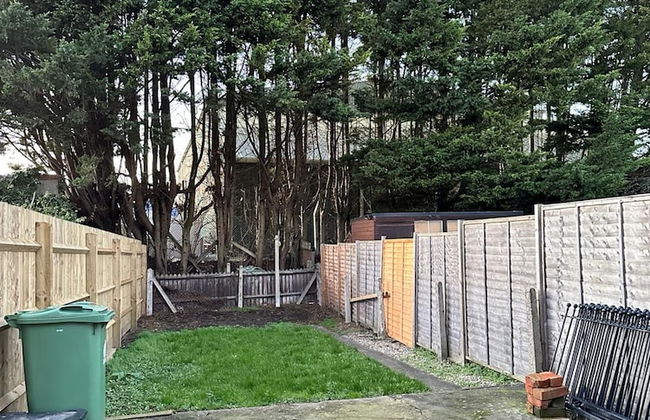 3 bed Chill Glouc With 3 Bedrooms and 1 Bathrooms - Photo 1