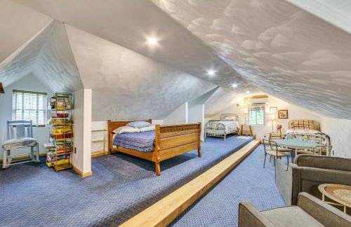 10 Mi to Mtn Resort Normalville Cabin with Balcony! - Foto 29