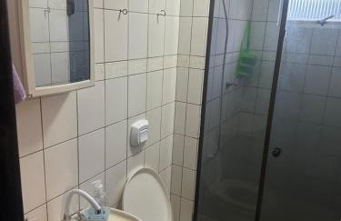 Apartamento 2 quartos, 5 pessoas, garagem, portaria e Wi-Fi - Foto 18