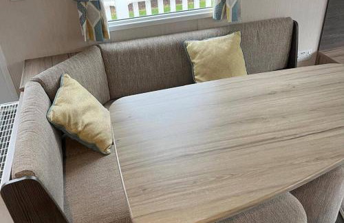 Caravan- Sleeps 6 2 Bedrooms - Thurston Manor - Photo 4