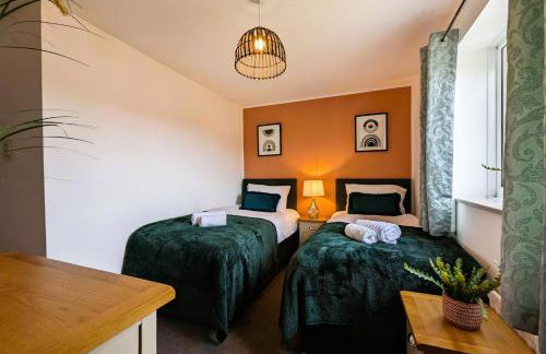 6 Guests * 4 Bedroom * Free Wi-Fi - Photo 18