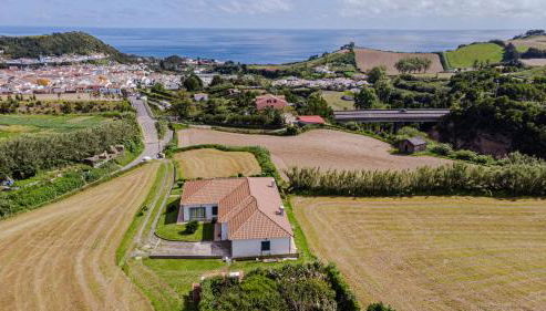 Hydrangea House - Photo 4