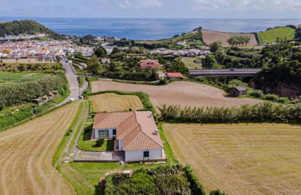 Hydrangea House - Photo 4