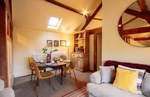 Cosy 2 bedroom apartment, terrace with Hot Tub 8am - 10pm plus private daily use of indoor pool and sauna 1 hour - Photo 17