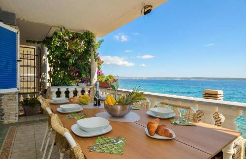 Holiday Home Seafront Escape - Happy Rentals - Photo 24