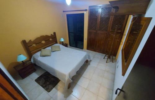 Apto 04 qtos, aconchegante, localizado em prédio frente Praia do Forte - Foto 2