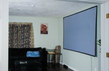 Spacious Family Home with Pool, Hot Tub, Fast Wifi - Foto 47