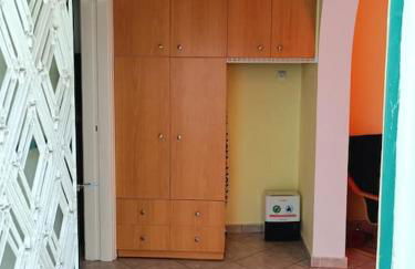 Detached house with a lovely yard 5' walk from Metro Station Agios Dimitrios and METRO MALL - Foto 7