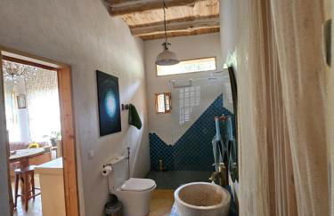 Nature Sanctuary, a semi-detached house on an ecological & sustainable farm - Foto 7