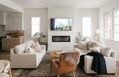 Downtown Indy, Rooftop Deck with Hot Tub, Gym, Bikes, Tesla Charger - Photo 18