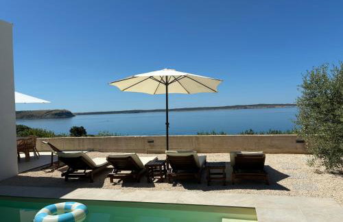 Villa Rocky Beach - Photo 1