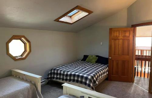 Cheerful 3-bedroom cabin with mountain view - Foto 13