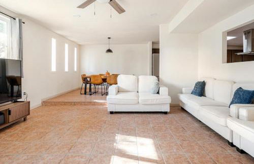 l NEW l 5BR 3BTH Large and Modern Home l Central LOC l 1 ACRE lot - Foto 23