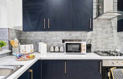 Deja Two Luxe 4BR House By AltoLuxo Short Lets & Serviced Accommodation With Free WiFi & Parking - Foto 37