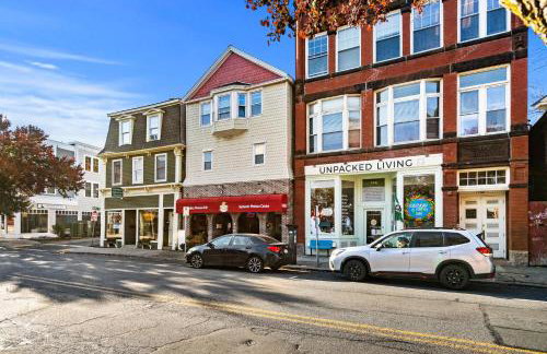 Downtown Beverly Apartment 8 Minutes to Salem and has King Beds - Photo 37