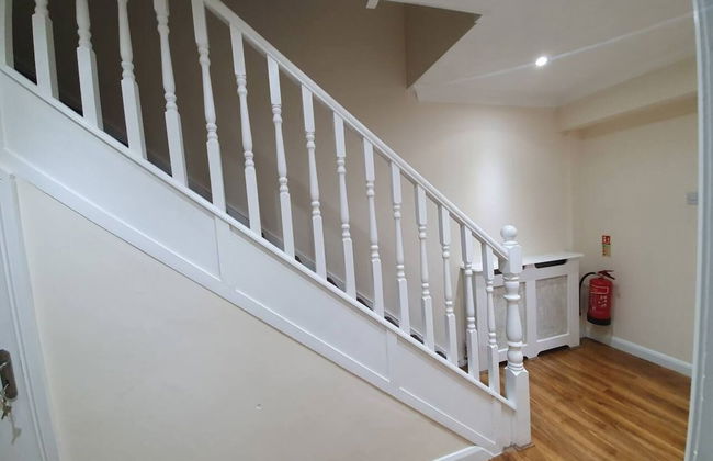 Lovely 5-bed House in Essex - Photo 28