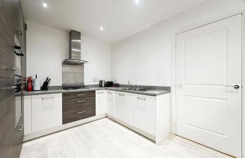 Swan's Place - Large 4bed home, Sleeps 9, Parking x2 & Games room - Foto 66