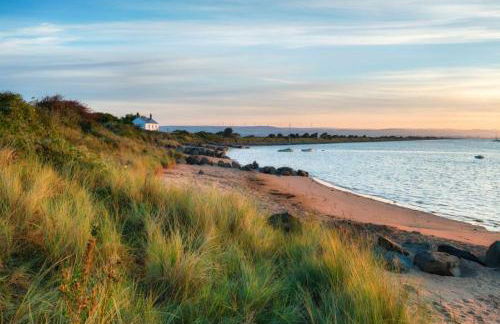 Stylish 2 bed pet-friendly coastal retreat - Foto 29