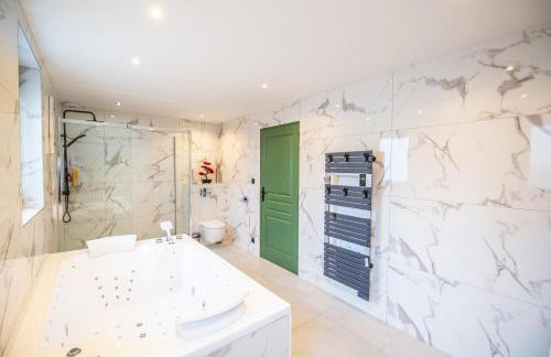 L'ESCAPADE PASSION EXPERIENCE - FAMILY & ANIMAUX Welcome - Balneo SPA Jardin - Elegance & Confort - CLIMATISATION - Elite Premium Properties Services - Foto 16