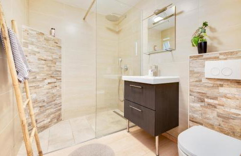 Beautiful Home In Samobor With Kitchen - Photo 34