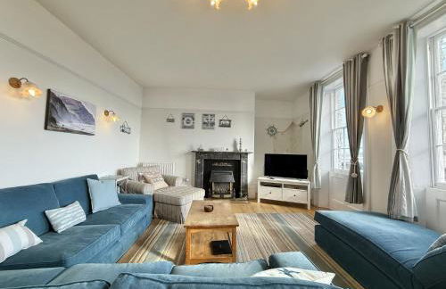 1 Cobb House - Photo 2