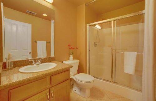 Resort-Style Oasis Expansive Riverside Mansion - Foto 17