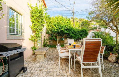 Charming Coastside Villa - Photo 11