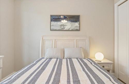 Lakefront Topsider Condo w/ Boat Slip, 2 Pools & Large Deck - Foto 31