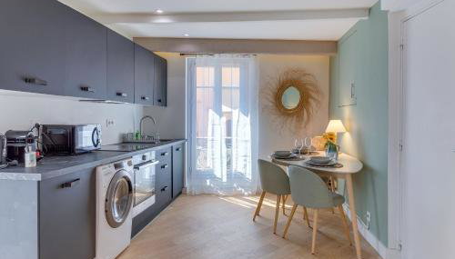 AUTHENTIC VILLEFRANCHE AP4472 By Riviera Holiday Homes - Foto 5, stove, dishwasher, toaster
