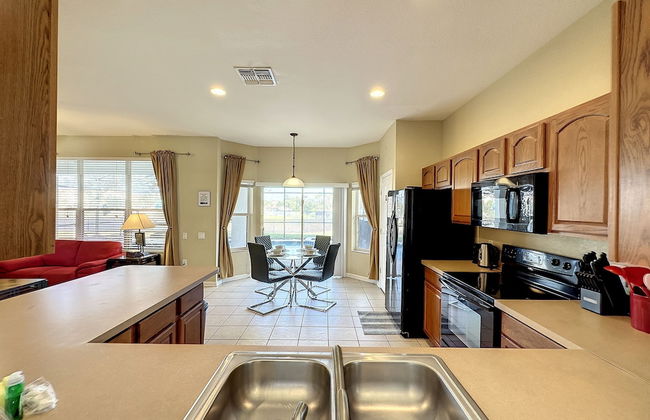 This Amazing 6 Bedroom Property With a Lake View - Foto 17